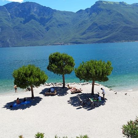 Appartamento Casa Vacanze Spiaggia D'Oro デセンツァーノ・デル・ガルダ エクステリア 写真