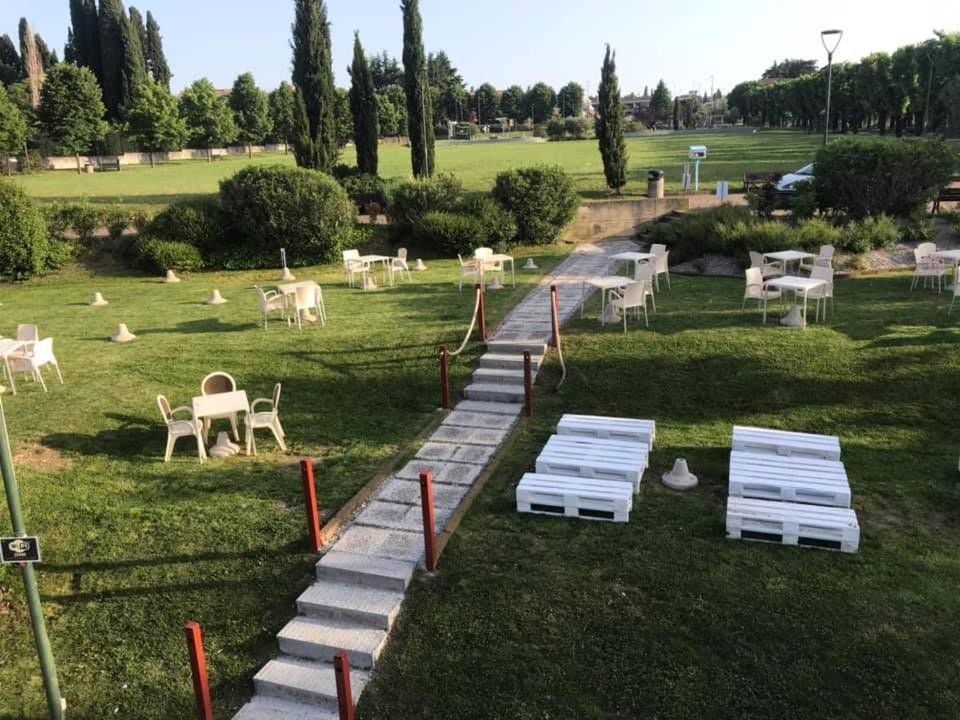 Appartamento Casa Vacanze Spiaggia D'Oro デセンツァーノ・デル・ガルダ エクステリア 写真