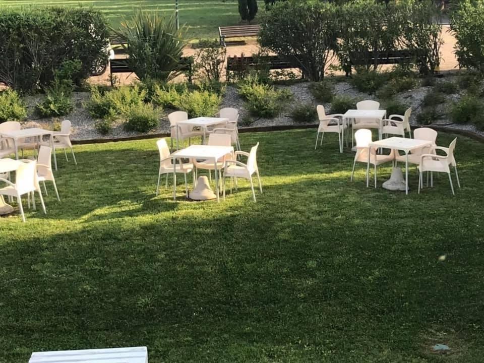 Appartamento Casa Vacanze Spiaggia D'Oro デセンツァーノ・デル・ガルダ エクステリア 写真