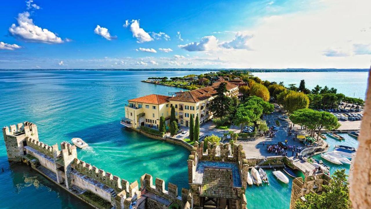 Appartamento Casa Vacanze Spiaggia D'Oro デセンツァーノ・デル・ガルダ エクステリア 写真