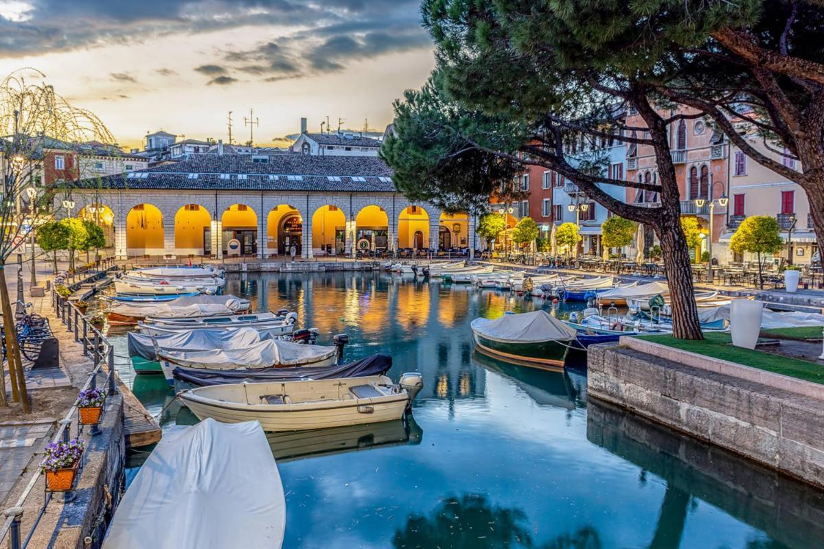 Appartamento Casa Vacanze Spiaggia D'Oro デセンツァーノ・デル・ガルダ エクステリア 写真