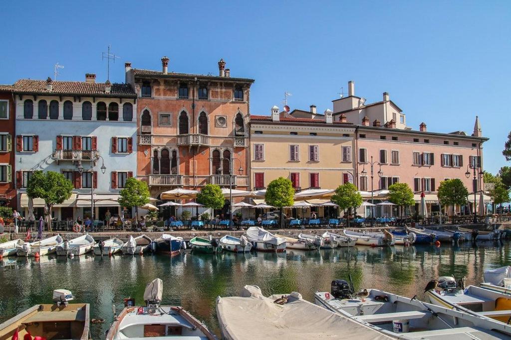 Appartamento Casa Vacanze Spiaggia D'Oro デセンツァーノ・デル・ガルダ エクステリア 写真