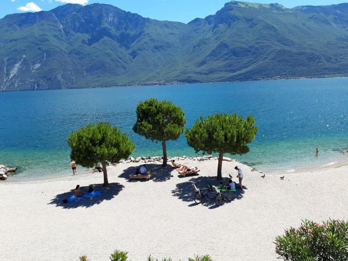 Appartamento Casa Vacanze Spiaggia D'Oro デセンツァーノ・デル・ガルダ エクステリア 写真