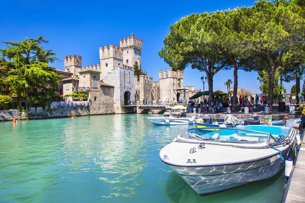 Appartamento Casa Vacanze Spiaggia D'Oro デセンツァーノ・デル・ガルダ エクステリア 写真