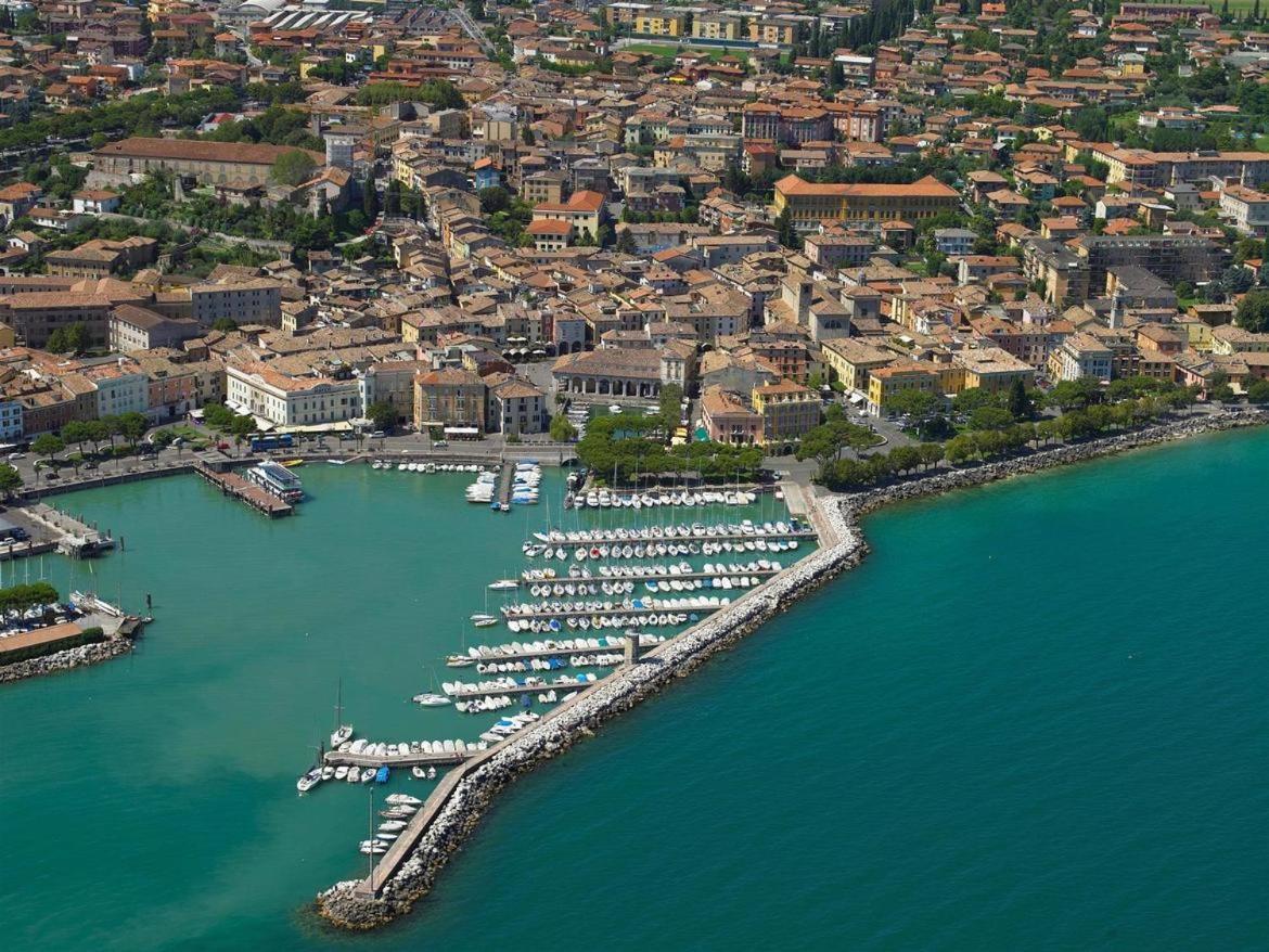Appartamento Casa Vacanze Spiaggia D'Oro デセンツァーノ・デル・ガルダ エクステリア 写真